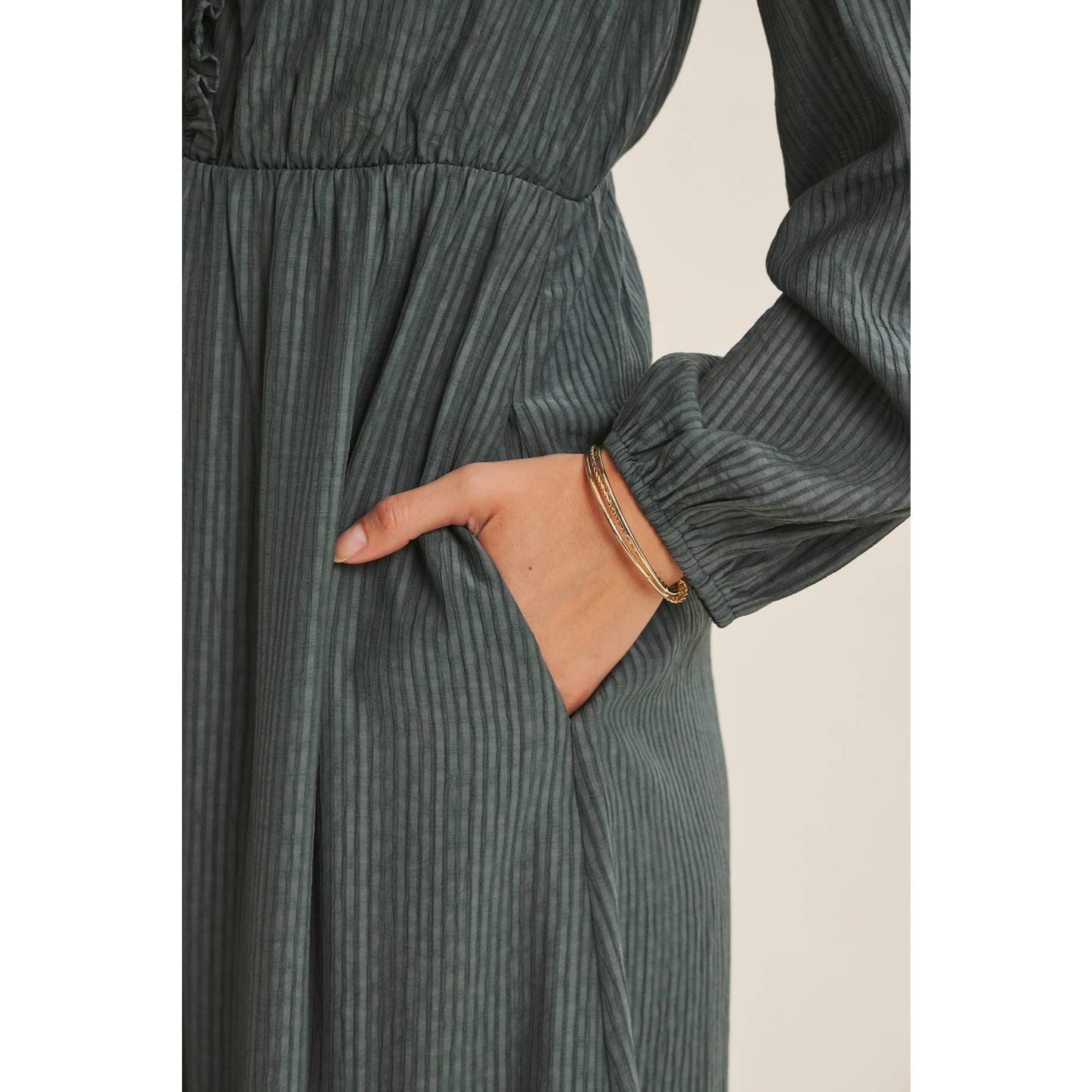 ROMANTIC TWIST OF TEXTURED BUTTON-DOWN MAXI DRESS: SILVER PINE / M