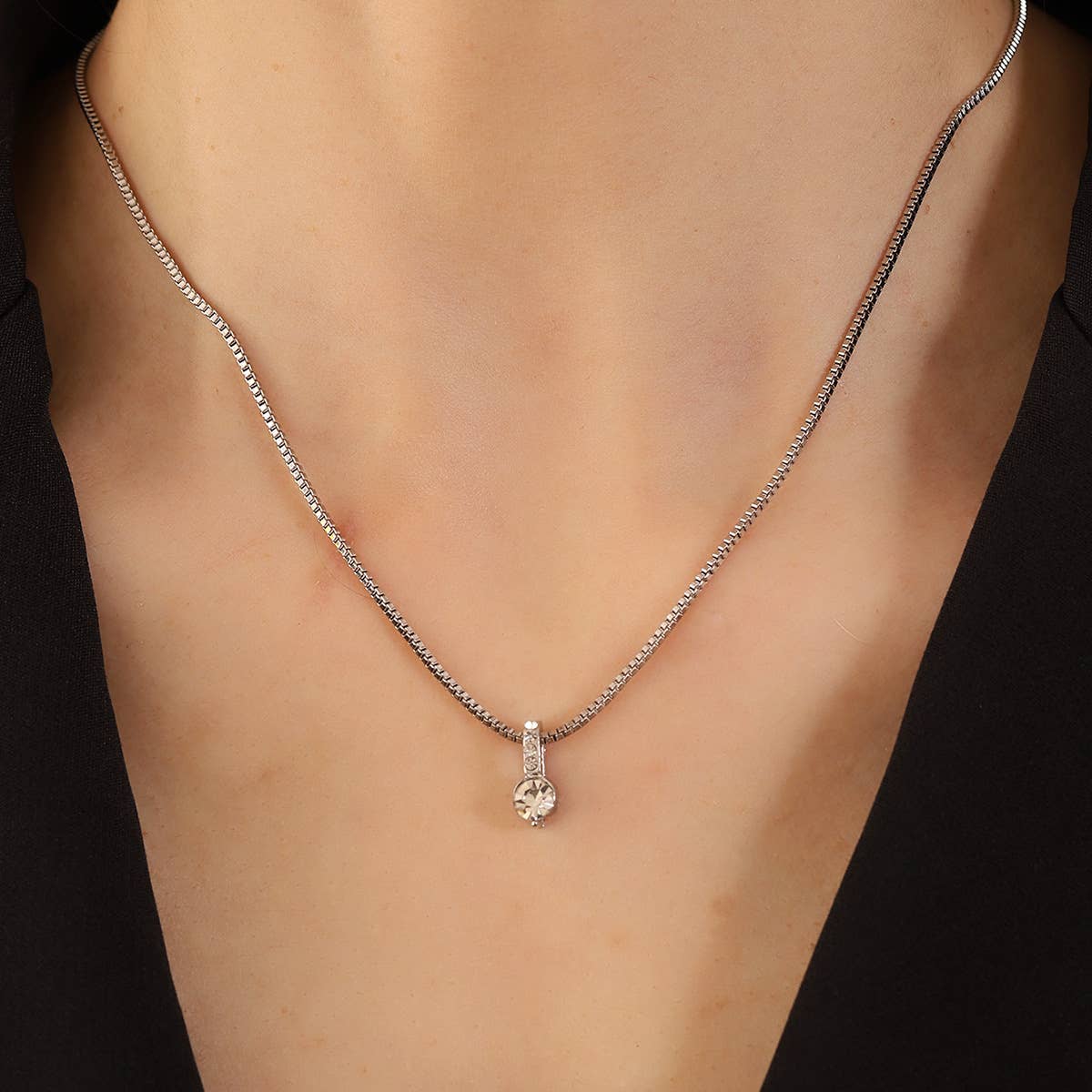 GEOMETRIC DROP NECKLACE CLAVICLE CHAIN: SILVER / (OS) 1